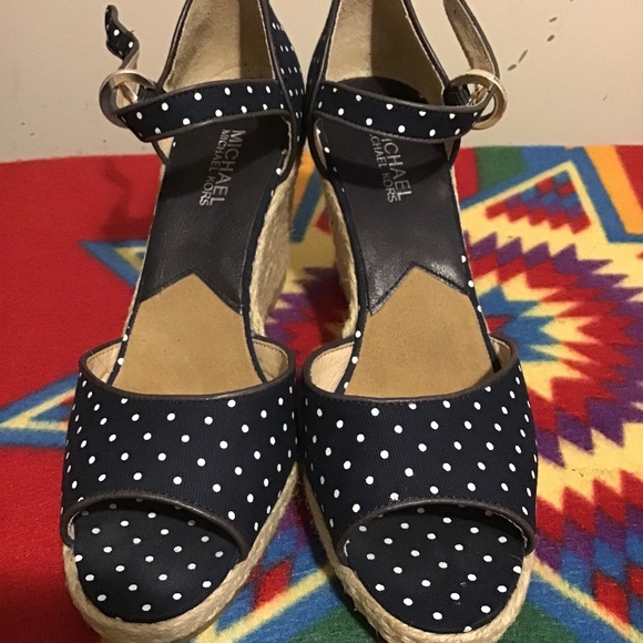 Michael Kors Shoes - 🔥NEW NO BOX, MICHAEL KORS SIZE 8 PLATFORM DARK NAVY BLUE AND WHITE DOTS